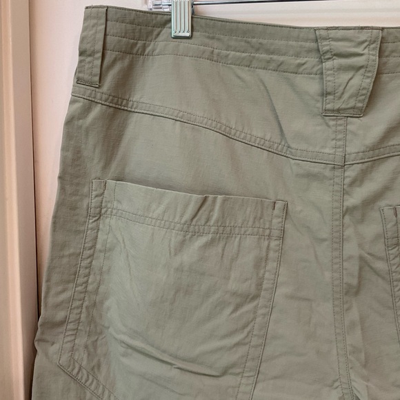 Mountain Hardwear Shorts, Sage Green, Zip Front, Side Pockets, Belt Loops, Sz 36 - Picture 9 of 13